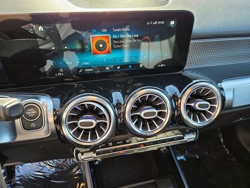 Used 2020 Mercedes-Benz GLB 250 4MATIC image 27