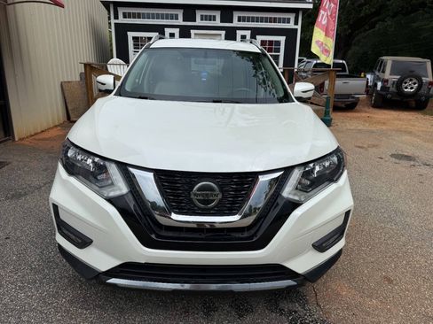 Used 2018 Nissan Rogue SV w/ Premium Package FWD image 2