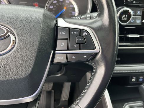 Used 2022 Toyota Highlander XLE image 21