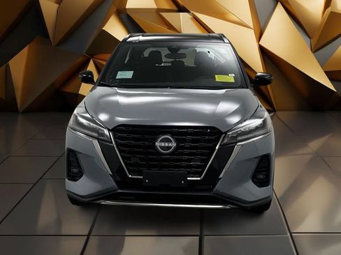 Used 2024 Nissan Kicks SR FWD image 2
