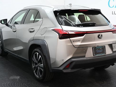 Used 2021 Lexus UX 200 w/ Accessory Package (Z2) FWD image 5