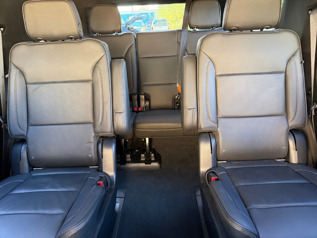 Used 2021 GMC Yukon Denali w/ LPO, Illumination Package AWD/4WD image 24
