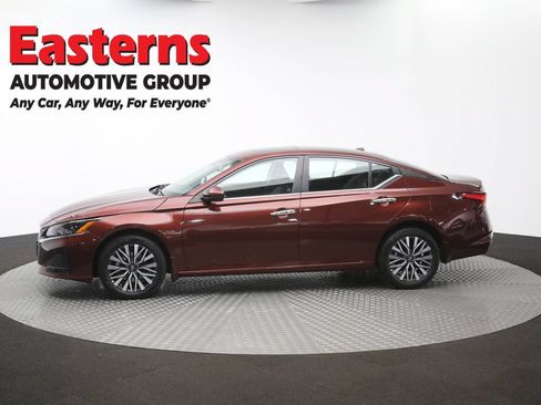 Used 2024 Nissan Altima 2.5 SV w/ SV Premium Package AWD/4WD image 60