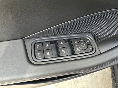 Used 2026 Porsche Macan Electric RWD image 21