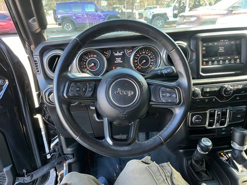 Used 2022 Jeep Gladiator Sport image 9
