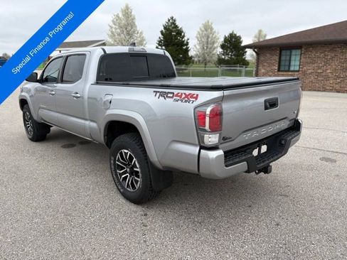 Used 2020 Toyota Tacoma SR5 AWD/4WD image 3