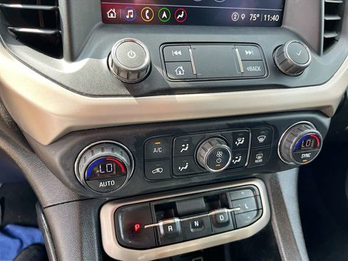 Used 2022 GMC Acadia Denali w/ Denali Ultimate Package FWD image 15