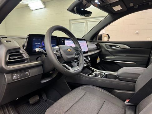New 2026 Chevrolet Traverse LT w/ Sun and Wheel Package FWD image 14