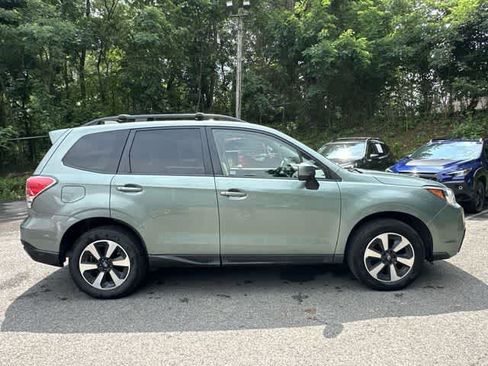 Used 2017 Subaru Forester 2.5i Premium AWD/4WD image 3
