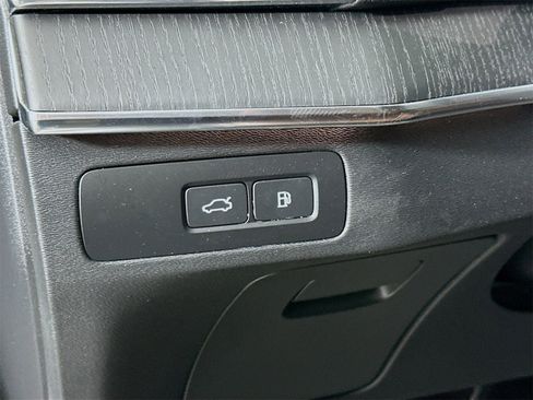 Used 2024 Volvo XC90 T8 Ultimate w/ Lounge Package image 10