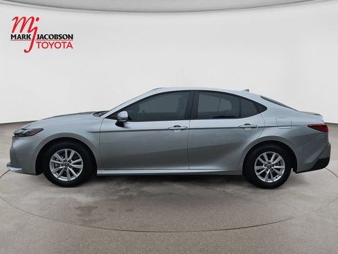Used 2026 Toyota Camry LE FWD image 15