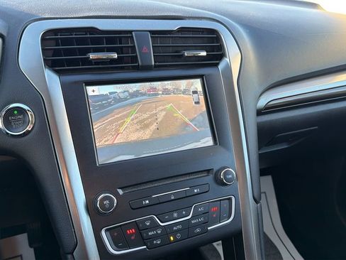 Used 2017 Ford Fusion SE w/ Fusion SE Technology Package image 58