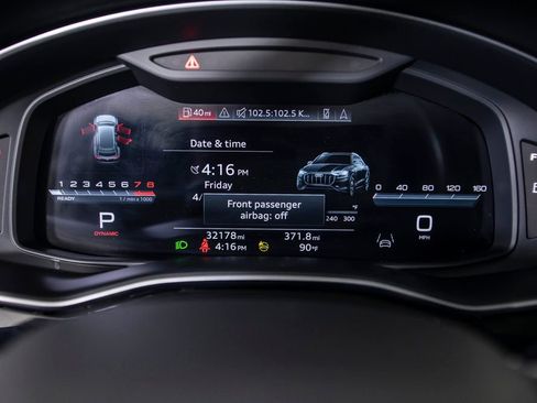 Used 2023 Audi Q8 Premium image 27