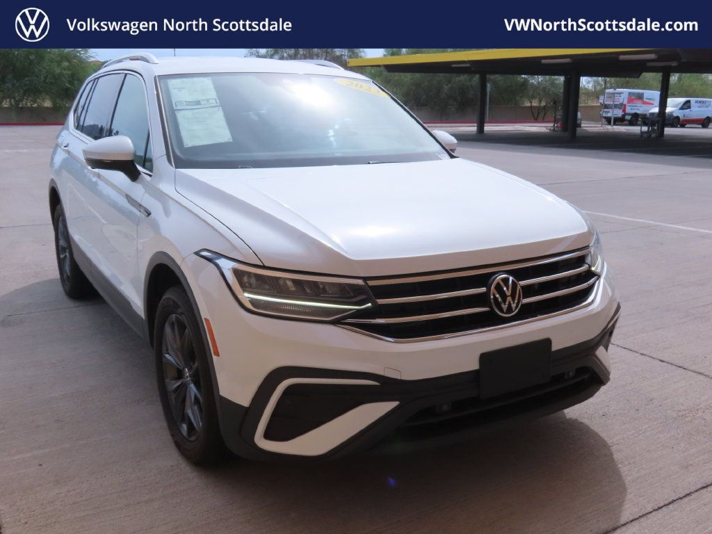 Used 2023 Volkswagen Tiguan SE FWD image 1
