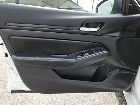 Used 2025 Nissan Altima 2.5 SV FWD image 14