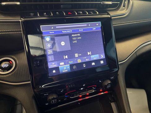 Used 2025 Jeep Grand Cherokee Laredo X w/ Luxury Tech Group I AWD/4WD image 11