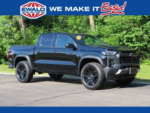 Used 2024 Chevrolet Colorado Trail Boss w/ Technology Package AWD/4WD image 1