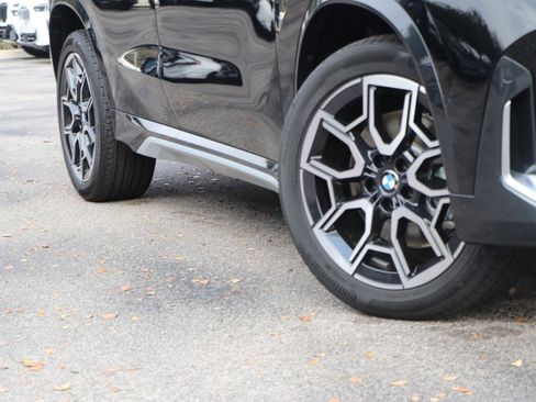 Certified 2025 BMW X1 xDrive28i w/ Technology Package image 3