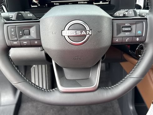 New 2026 Nissan Pathfinder Platinum FWD image 12