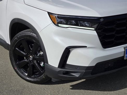 New 2025 Honda Pilot Black Edition image 9