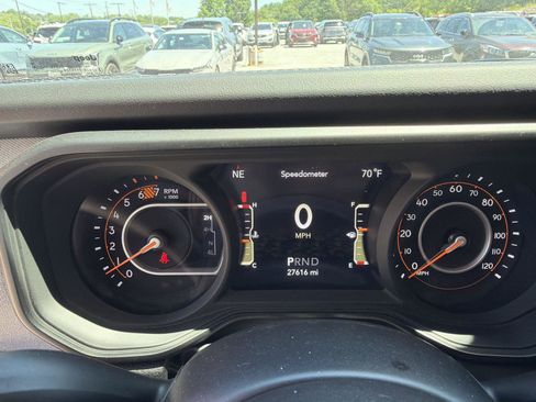 Used 2025 Jeep Wrangler Unlimited Sahara AWD/4WD image 12