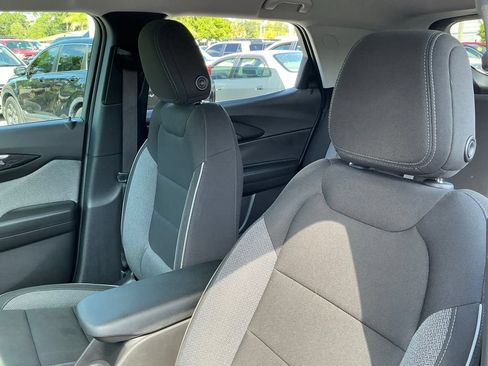 Used 2025 Chevrolet TrailBlazer LT AWD/4WD image 24