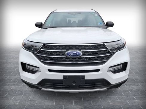 Used 2024 Ford Explorer XLT w/ Equipment Group 202A AWD/4WD image 2