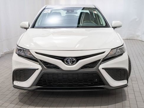 Used 2024 Toyota Camry SE image 2