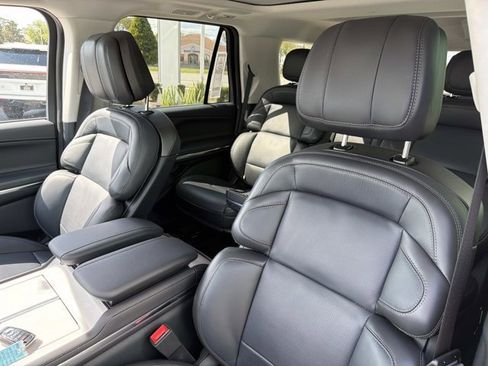 New 2025 Lincoln Navigator Reserve image 13