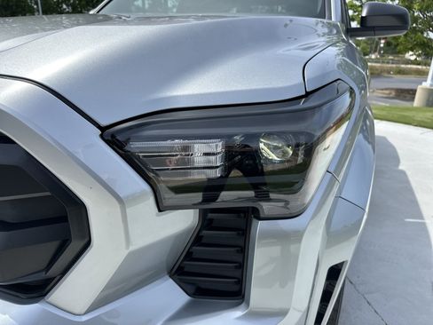 Used 2025 Toyota Tacoma SR image 6