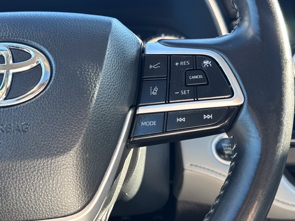 Used 2024 Toyota Highlander XLE AWD/4WD image 22