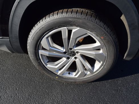 Used 2020 Volkswagen Atlas Cross Sport SEL image 24