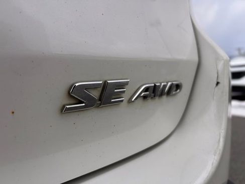 Used 2018 Toyota Highlander SE image 9