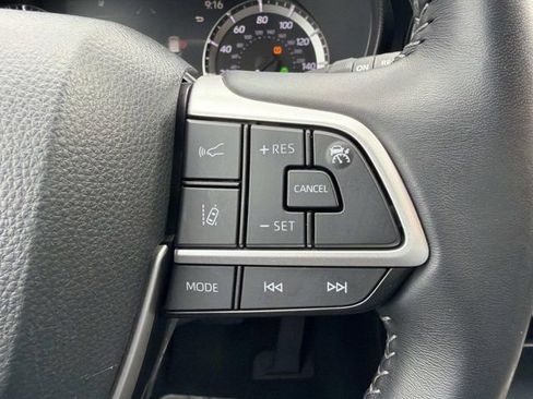 Certified 2025 Toyota Highlander LE FWD image 25
