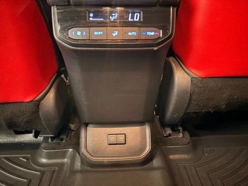 Used 2021 Toyota Highlander XSE FWD image 37