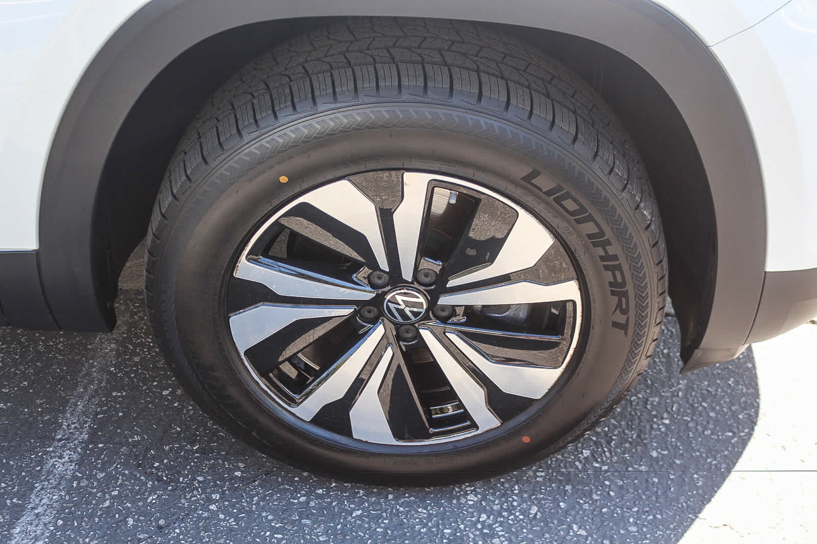 Used 2024 Volkswagen Atlas SE FWD image 9