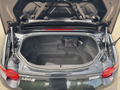 Used 2018 MAZDA MX-5 Miata Club RWD image 12