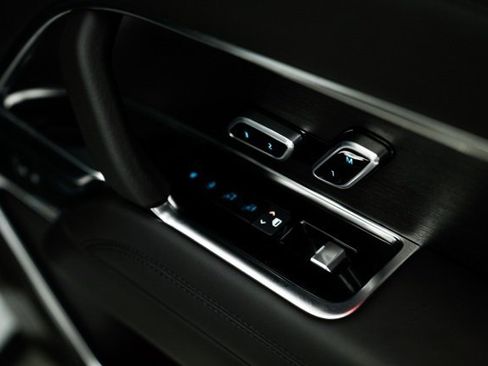 Used 2023 Land Rover Range Rover Autobiography image 28