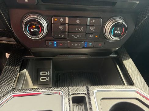 Used 2018 Ford F150 Lariat w/ Equipment Group 502A Luxury AWD/4WD image 31