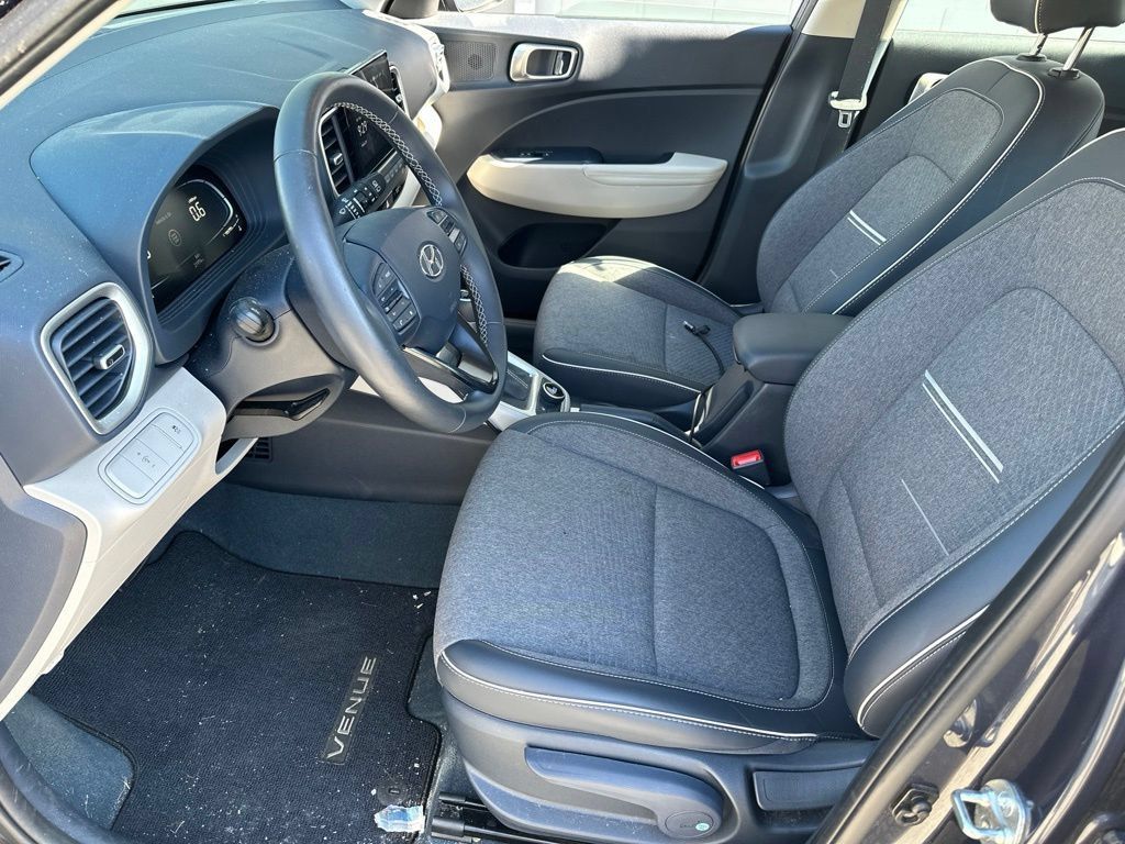 Used 2024 Hyundai Venue Limited FWD image 5