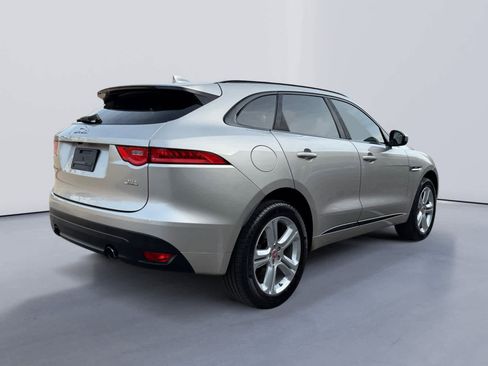 Used 2017 Jaguar F-PACE R-Sport image 3