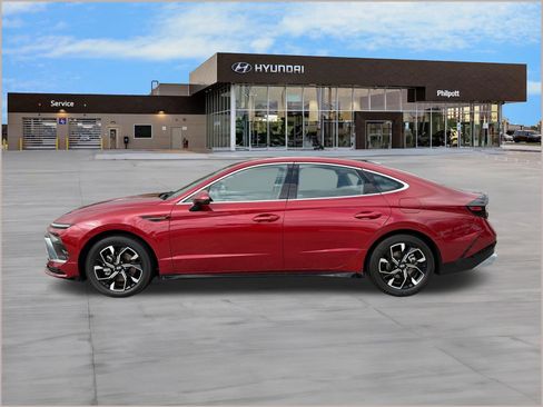 Used 2025 Hyundai Sonata SEL FWD image 2