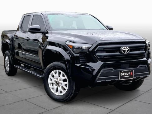 Used 2025 Toyota Tacoma SR image 2