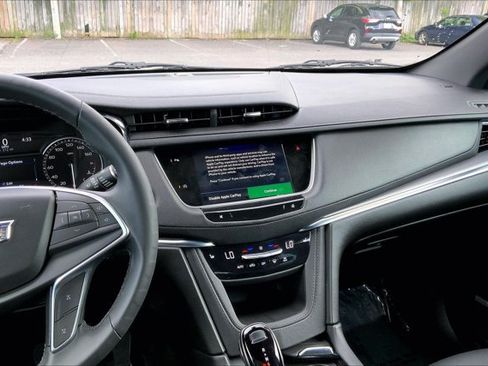 Used 2025 Cadillac XT5 Luxury AWD/4WD image 5