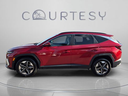 Certified 2025 Hyundai Tucson SEL AWD/4WD image 2