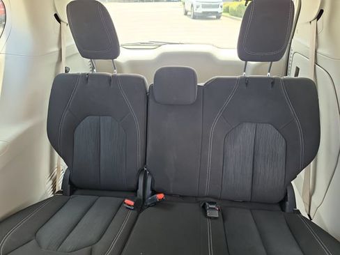 Used 2022 Chrysler Voyager LX FWD image 13
