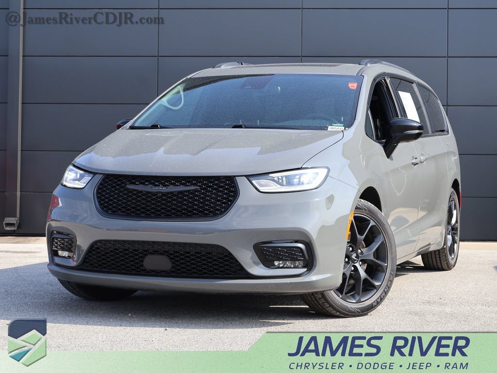 Used 2025 Chrysler Pacifica Limited FWD 360° Tour