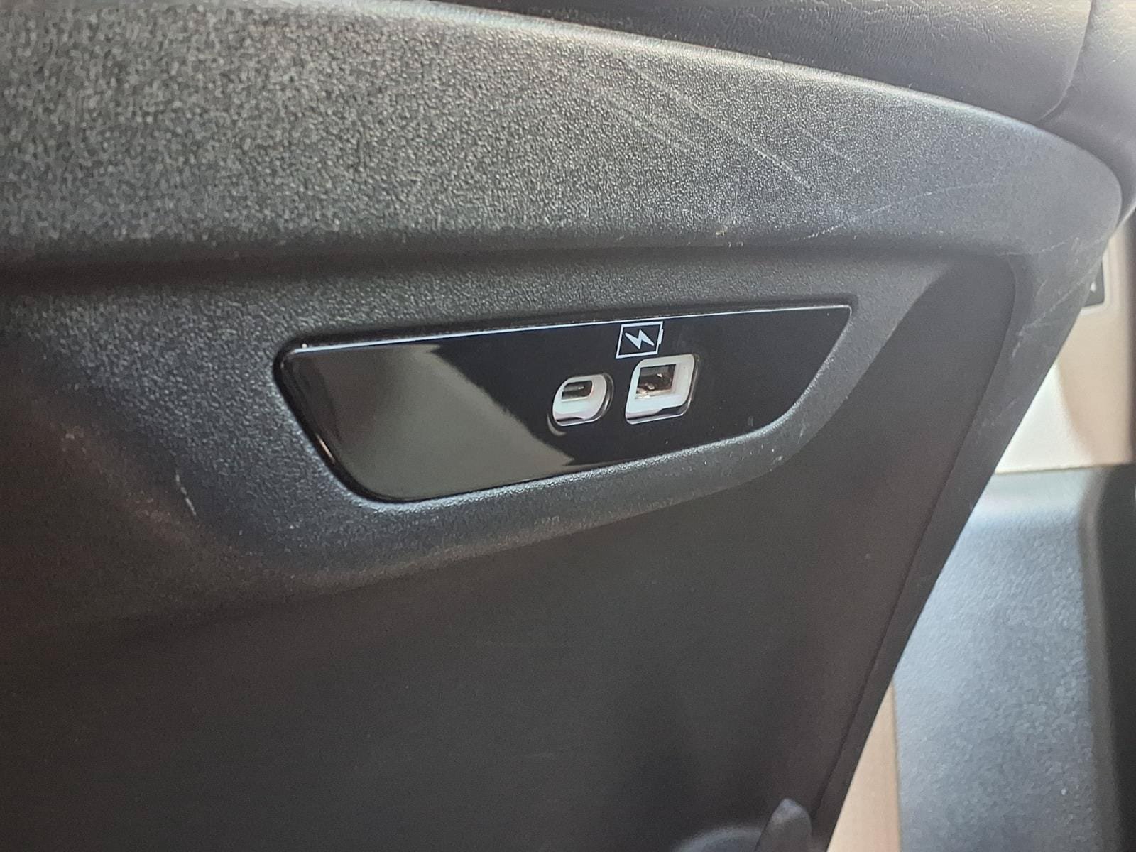 Used 2023 Chrysler Pacifica Touring-L FWD image 17