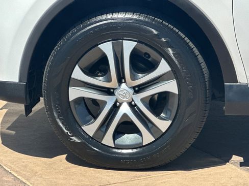 Used 2018 Toyota RAV4 LE w/ All Weather Liner Package FWD image 29