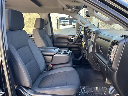 Used 2022 Chevrolet Silverado 2500 Custom w/ Custom Convenience Package image 12